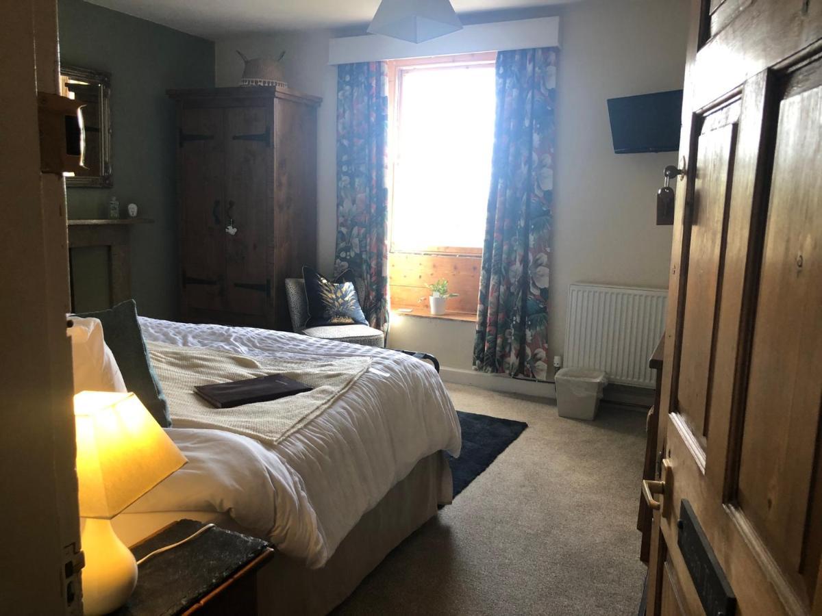 The Hollow Bed And Breakfast Great Longstone Exterior photo